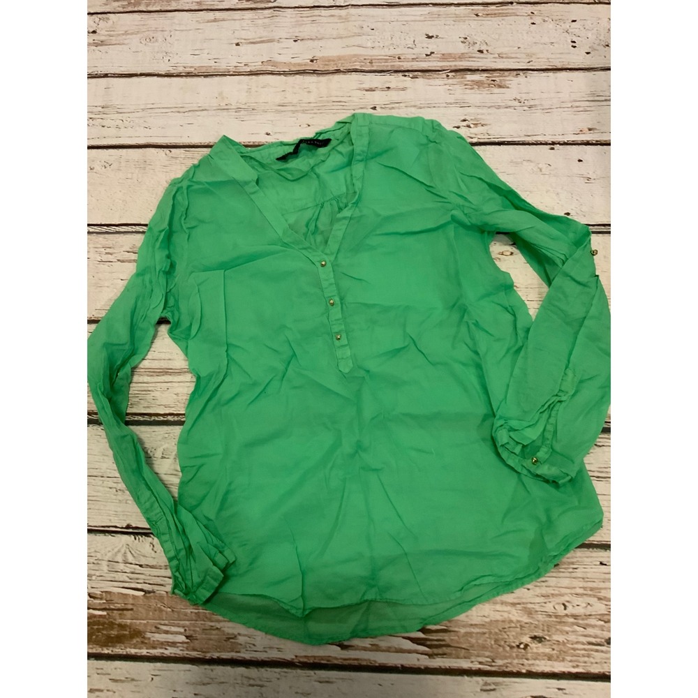 Zara Basic Kelly Green V-Neck Roll Tab Sleeve Blouse Top Medium Gold Studs